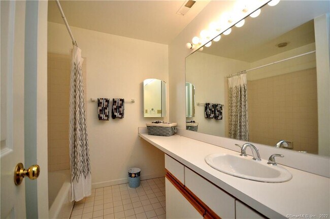 Building Photo - 93 Litchfield Ponds Dr