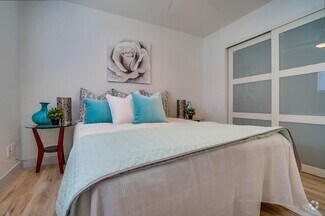 Building Photo - Spacious -2bd/1ba -$2,050.00 - LBC - Parki...
