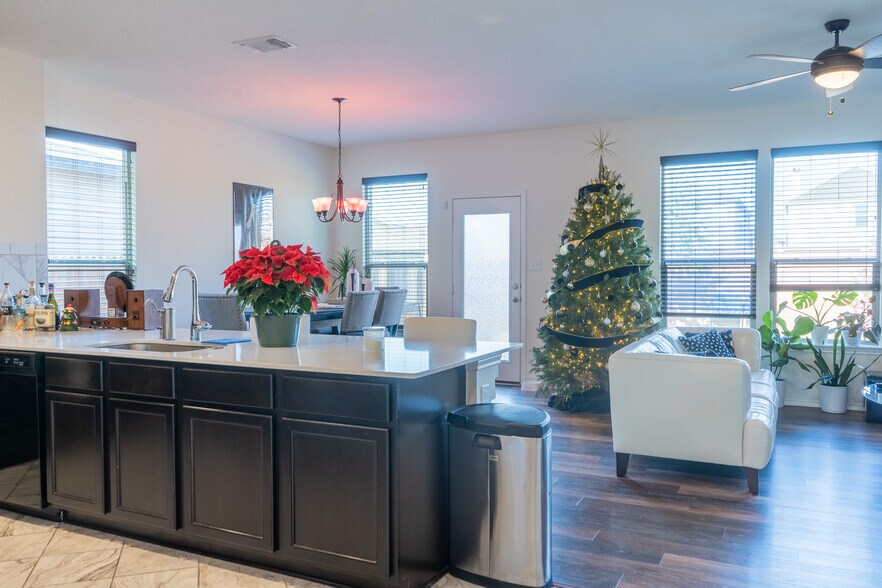 Building Photo - 14101 James Garfield St