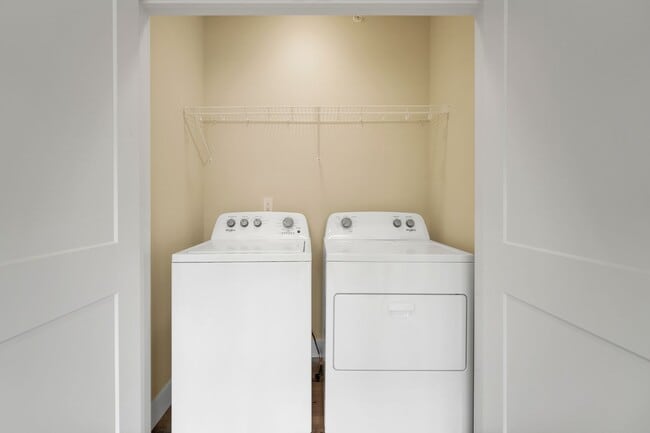 Building Photo - West Beverly Lofts - 201