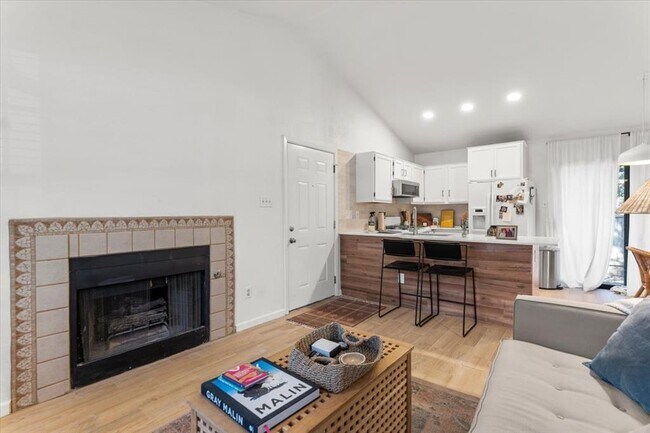 Building Photo - 1411 Gracy Farms Ln