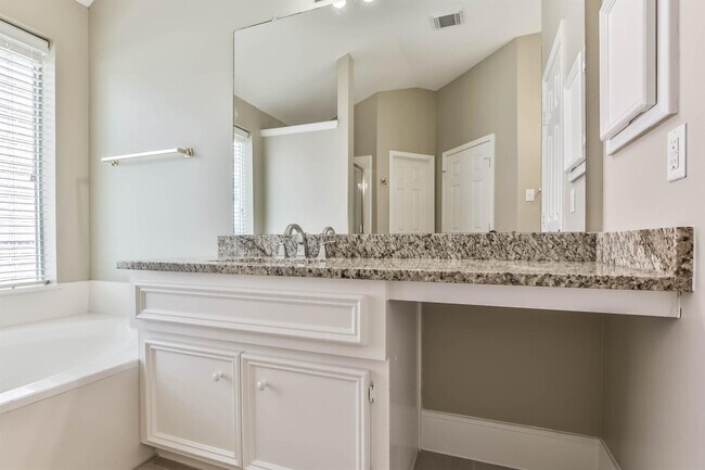 Building Photo - 8326 Hunters Village Dr