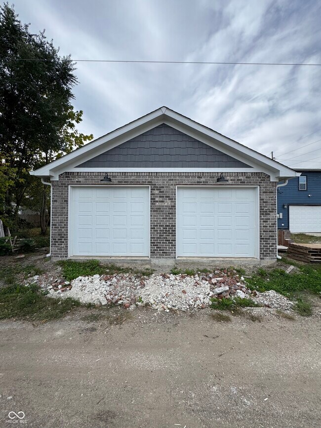 Building Photo - 2145 Columbia Ave