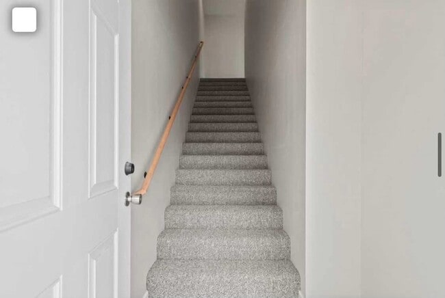 Building Photo - 423 S Wyandotte Ave