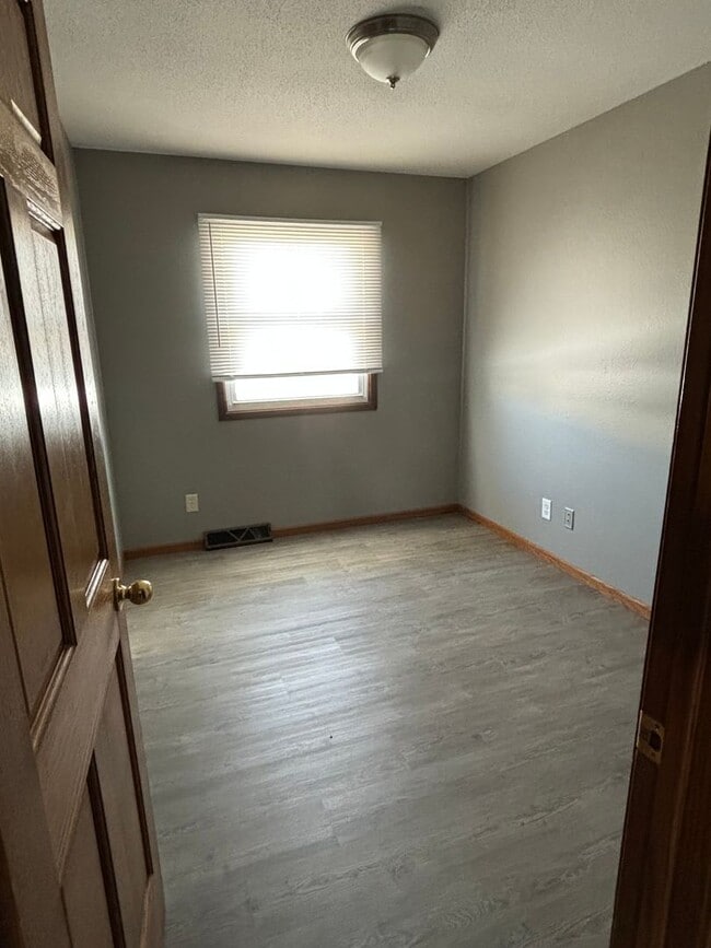 Building Photo - 3 Bedroom Home w/ Garage in Marion, IA