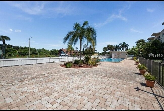 Building Photo - 223 Columbia Dr