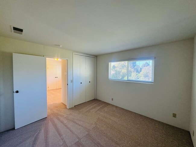 Building Photo - Nice Two-Story in Desired Northgate Neighborhood Available Now!