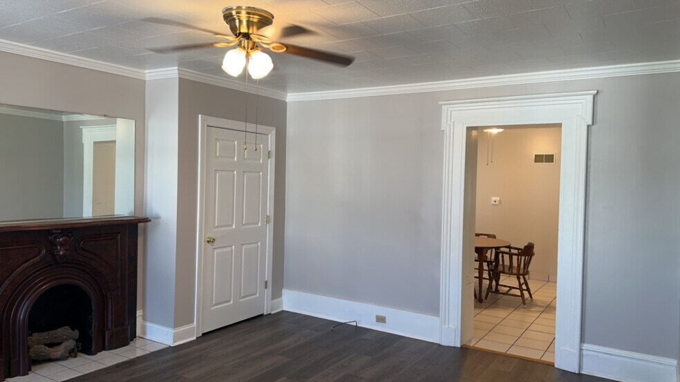 Main Family Room - 221 Howard St