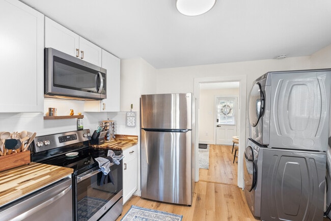 Building Photo - 201 Perrymont Ave