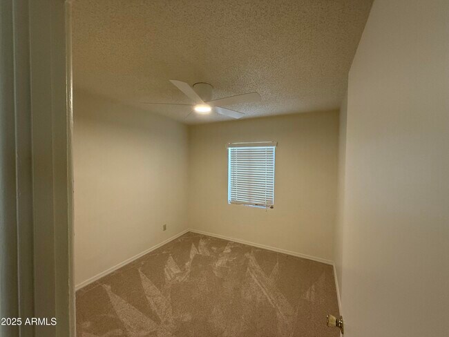 Building Photo - 7035 N 11th Pl