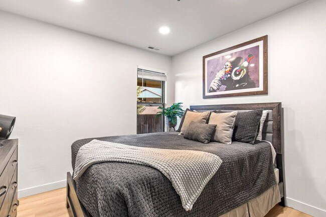 Building Photo - 2 BD & 2 BA | FURNISHED | TV and Internet Included | Pet Considered- Fees apply