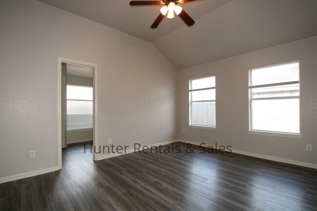 Building Photo - Conveniently Located!!!