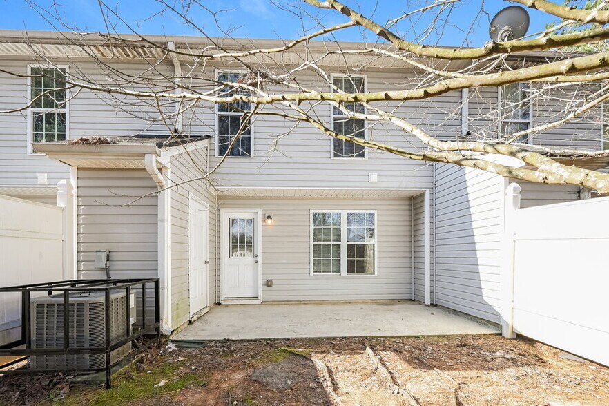 Building Photo - 3915 Waldrop Ln