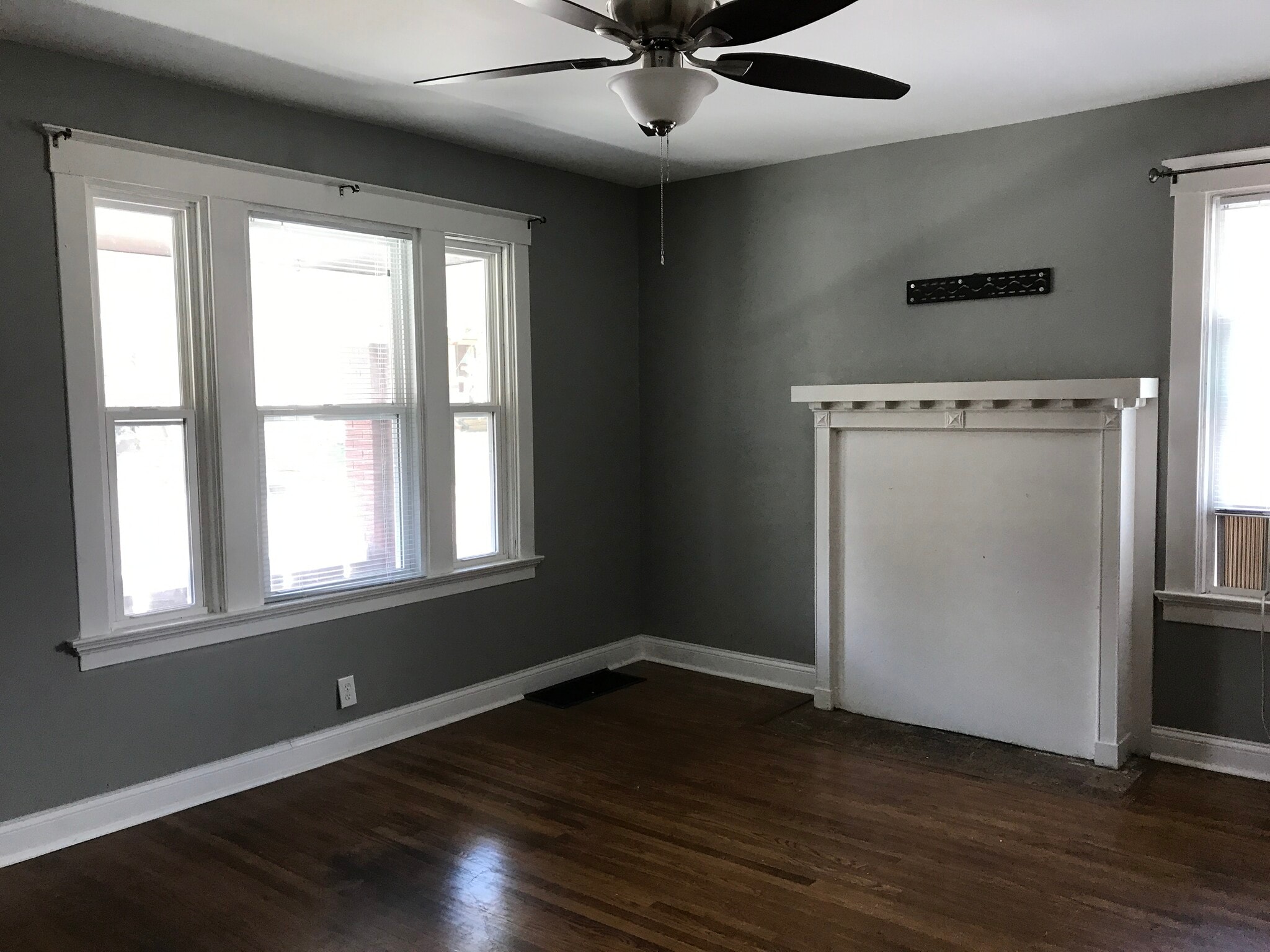 Living Room 2 - 602 E 21st St
