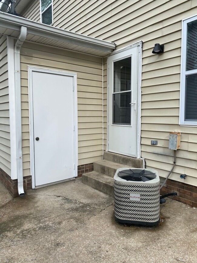 Building Photo - Move In Ready!!