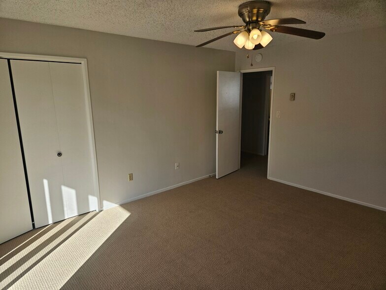 Building Photo - 1906 Rockefeller Ln