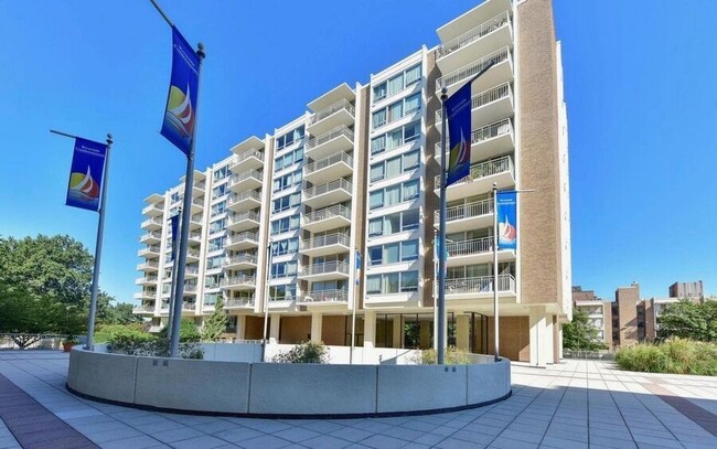 Building Photo - 1425 4th St SW