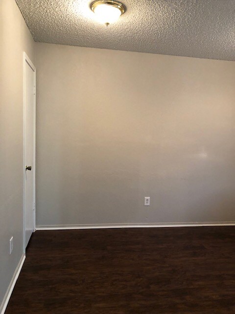 Building Photo - 909 NW Summercrest Blvd