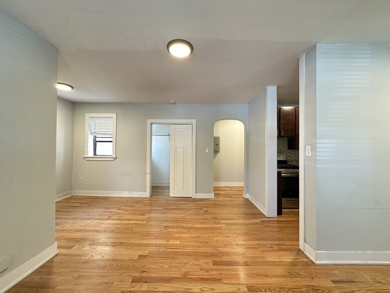 Building Photo - 4530 N Damen Ave