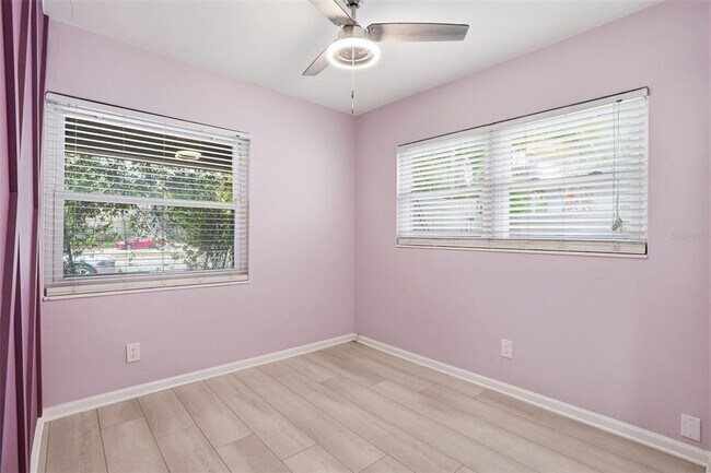 Building Photo - 2121 Park St N