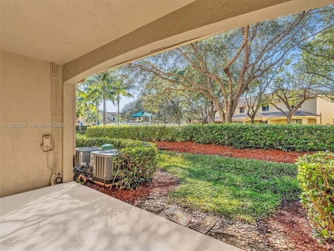 Building Photo - 3878 Tree Top Dr