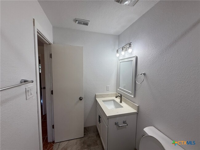 Building Photo - 560 Wickford Way
