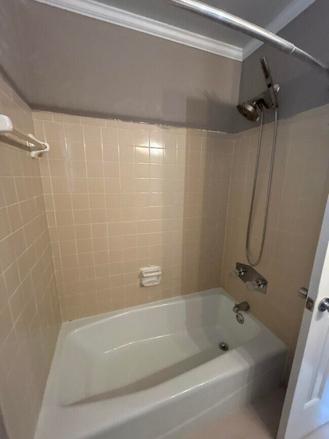 Building Photo - 1310 Crowndale Dr