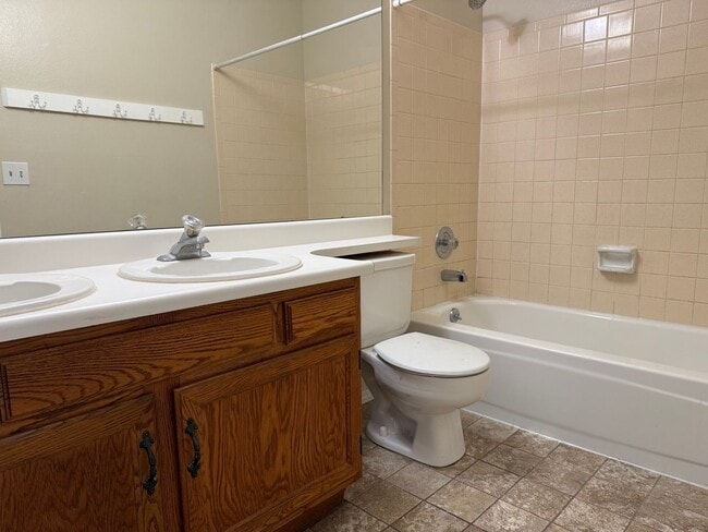 Building Photo - 3 bed/2.5 bath townhome available for rent