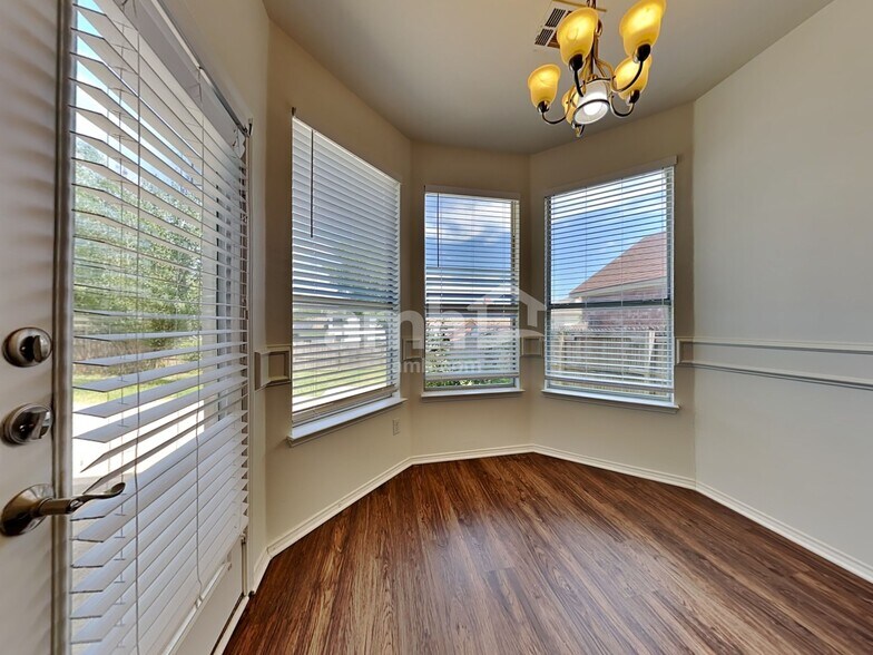 Building Photo - 7017 Chaucer Dr