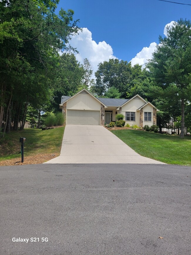 Building Photo - 13 Leyden Ct