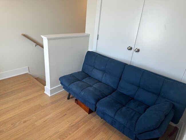 Building Photo - Pet Friendly 3 Bed 2 Bath Condo Quality in...