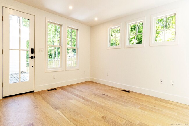 Building Photo - 486 Munger Ln