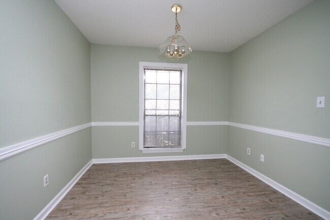 Building Photo - 115a Westscott Dr