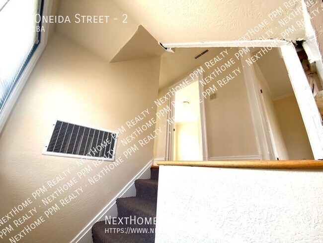 Building Photo - 216 Oneida St