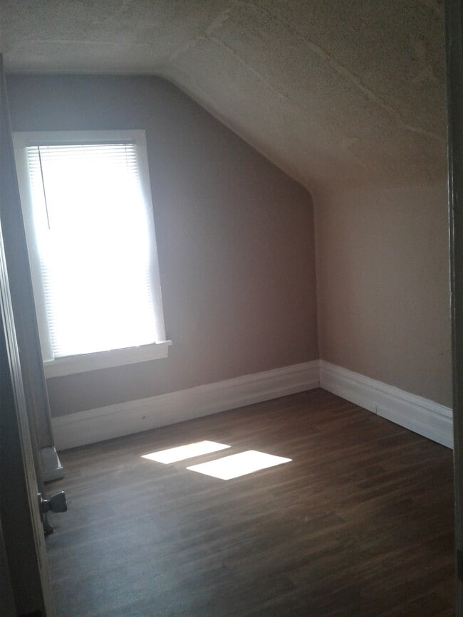 Building Photo - 673 Dale Street North