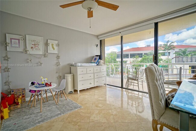Building Photo - 2843 S Bayshore Dr