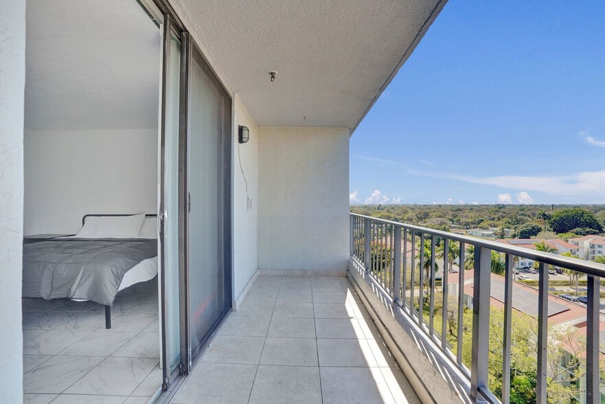 Building Photo - 777 NW 155th Ln