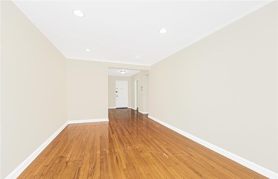 Building Photo - 2102 Holland Ave