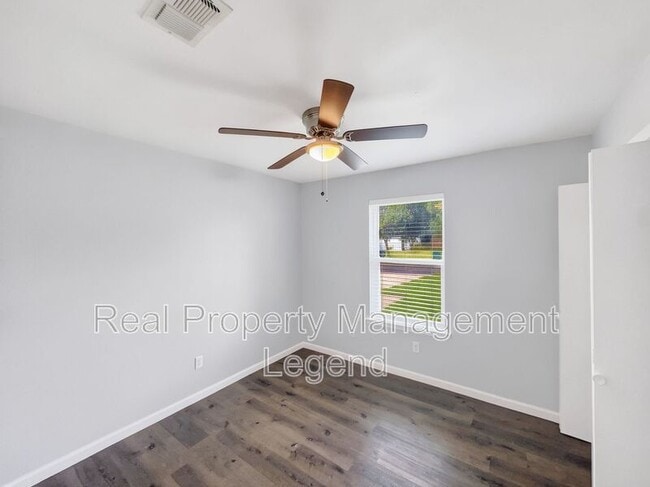 Building Photo - 109 N Heights Dr