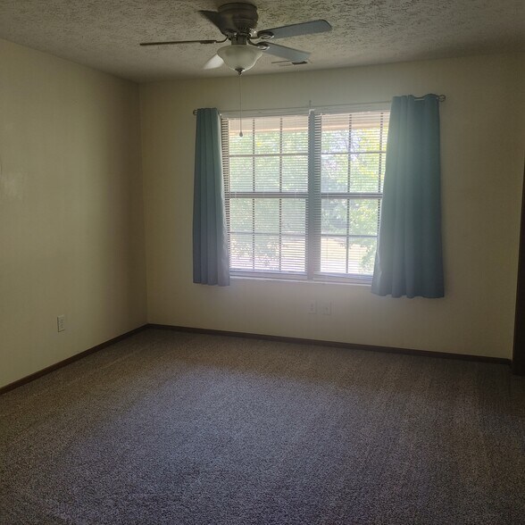Building Photo - 1276 Robbins Run Ct
