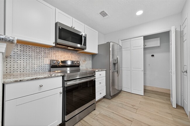 Building Photo - 8203 Huntermoor Cir