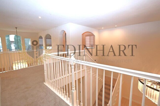 Building Photo - 11348 N Via Ventana Way