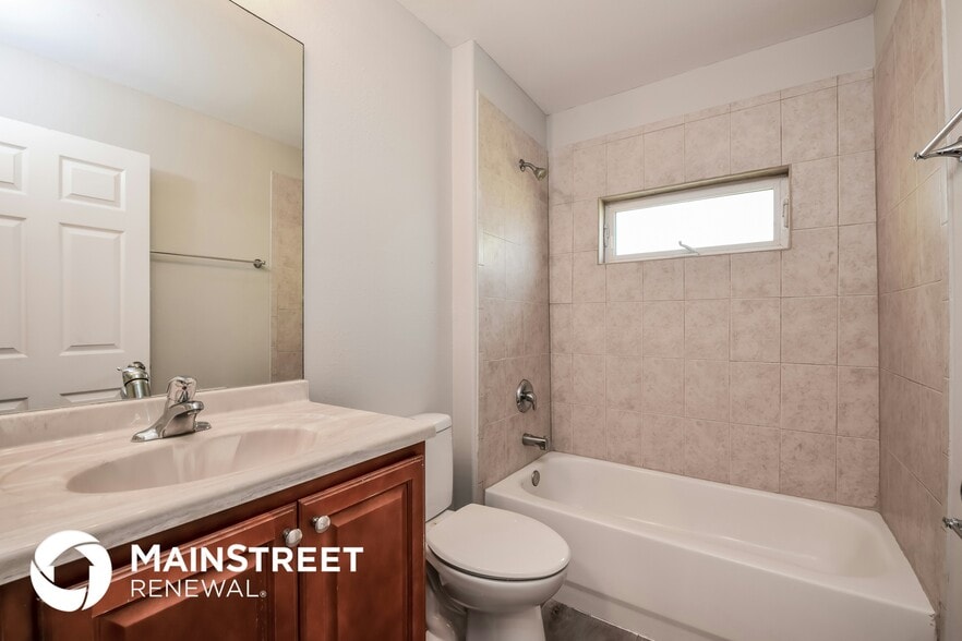 Building Photo - 1326 NE 3rd Ave