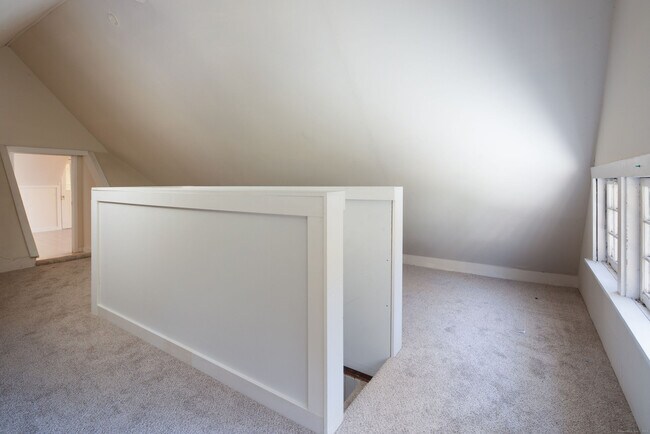 Building Photo - 362 Lime Rock Rd