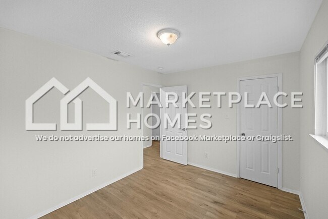 Building Photo - 2105 E Riviera Dr