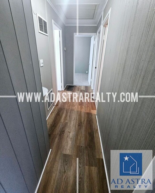 Building Photo - 3 Bedroom 1 Bathroom Home in Gladstone-Ava...