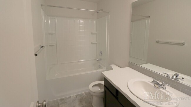 Building Photo - 3BD Home in Ridgefield in a Great Location!  Don't Miss Out!