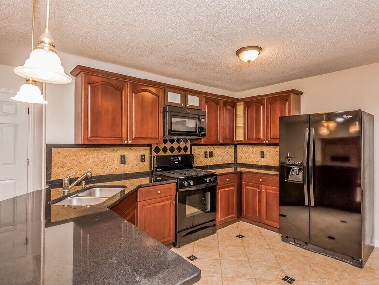 Building Photo - 5151 Brownwood Dr