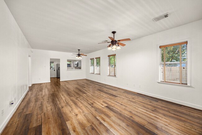 Building Photo - 1912 Shearn St