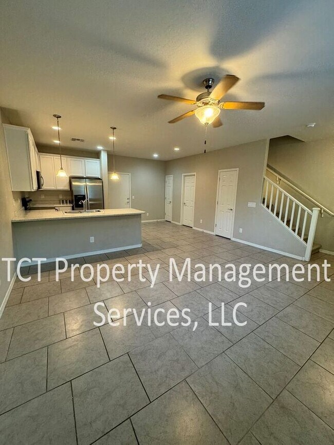 Building Photo - Updated and Low-Maintenance Townhome in Mesa!